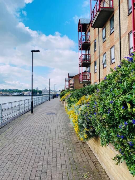 Bright &Spacious One Bedroom Flat Off Canary Wharf Londres Exterior foto